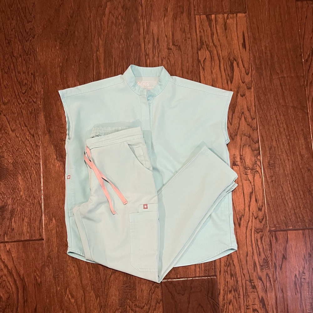 Figs scrub set